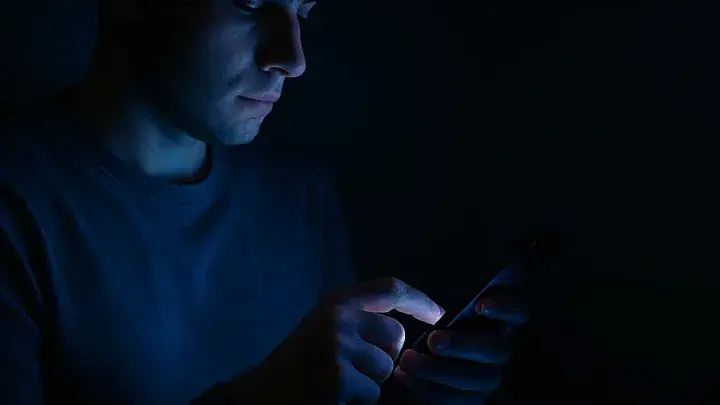 How Blue-Light Habits Affect Your Daily Mood & Productivity